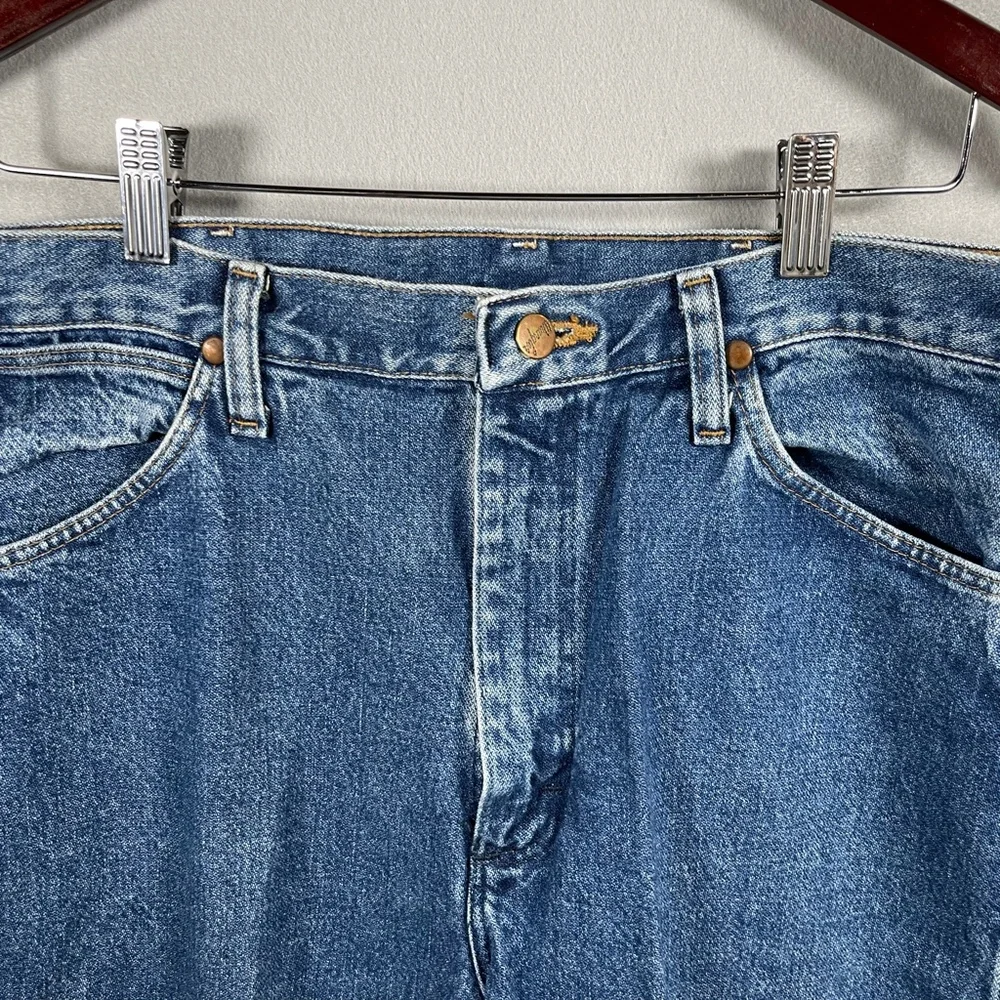 Wrangler 936GBK Mens 33x36 Medium Wash Denim Jeans Straight Leg Cowboy Cut